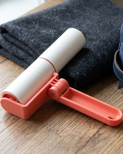 Nxva Folding Travel Lint Roller 6 cm Coral - Lifestyle view